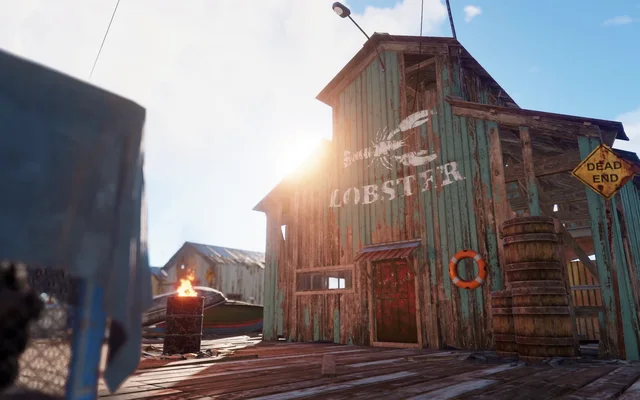 Вывески и окрашенное здание рыбацкой деревни в Rust